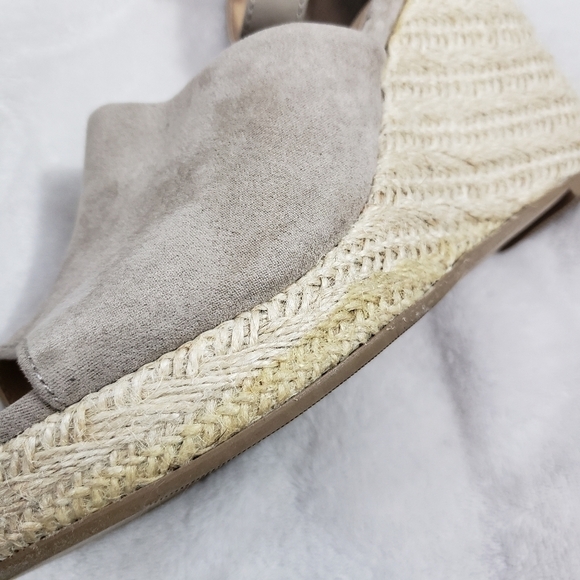 Big Buddha Taupe Suede Espadrille Wedges Sandals Ankle Buckle Peep Toes Size 7.5 - Picture 10 of 13